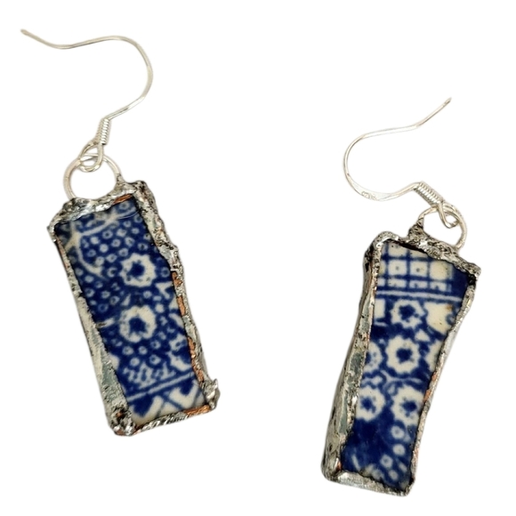 Handcrafted Blue Willow China Bar Earrings Silver-Plated Fish Hook Dangles - Picture 1 of 2
